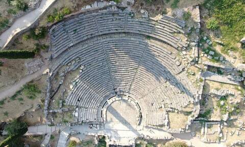 Δελφοί: Σε εξέλιξη το έργο αποκατάστασης του Αρχαίου Θεάτρου