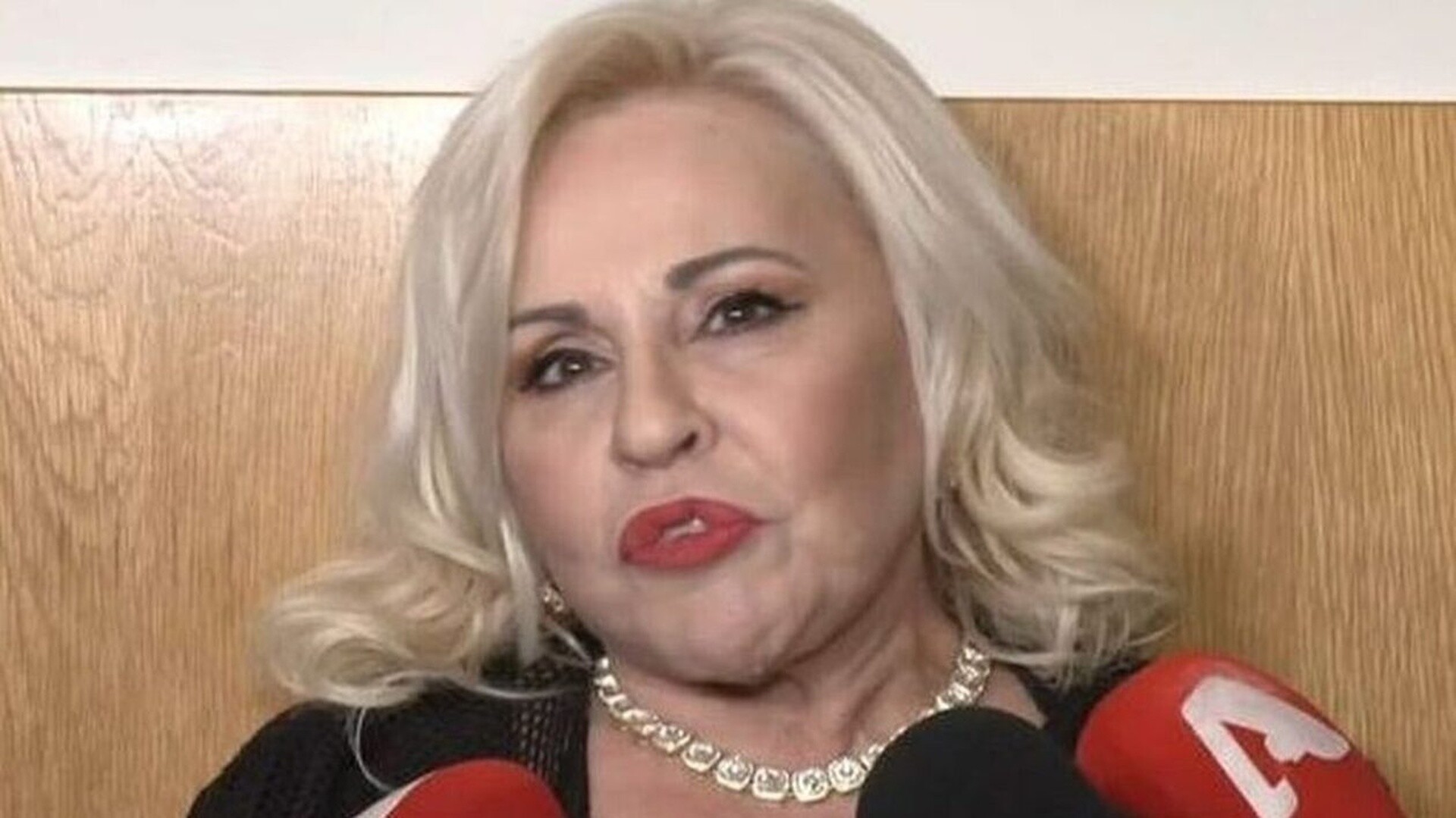 Η Μπέσσυ Αργυράκη ζήτησε δημόσια συγγνώμη από την κόρη της, Εβελίνα Νικόλιζα