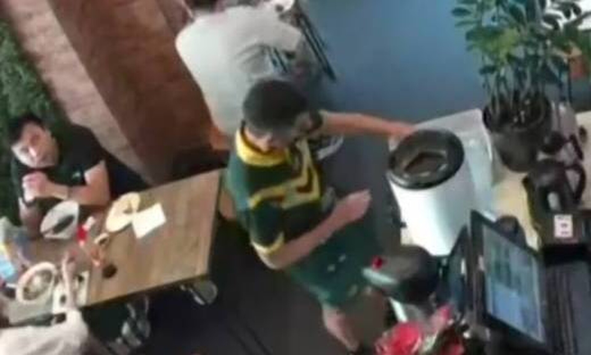 Αυστραλία: Νέο βίντεο με τον μακελάρη του Σίδνεϊ σε εστιατόριο λίγες ώρες πριν σκοτώσει 6 ανθρώπους
