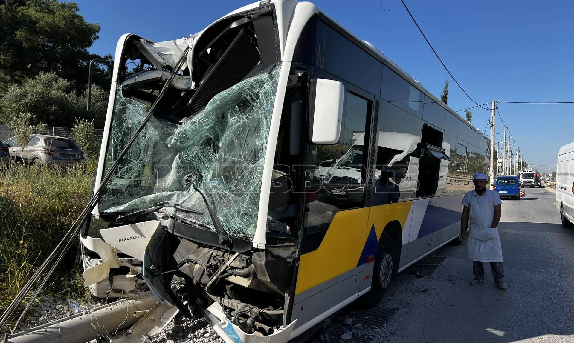 Τροχαίο στα Λιόσια: Λεωφορείο έπεσε σε κολώνα - Πέντε ελαφρά τραυματίες