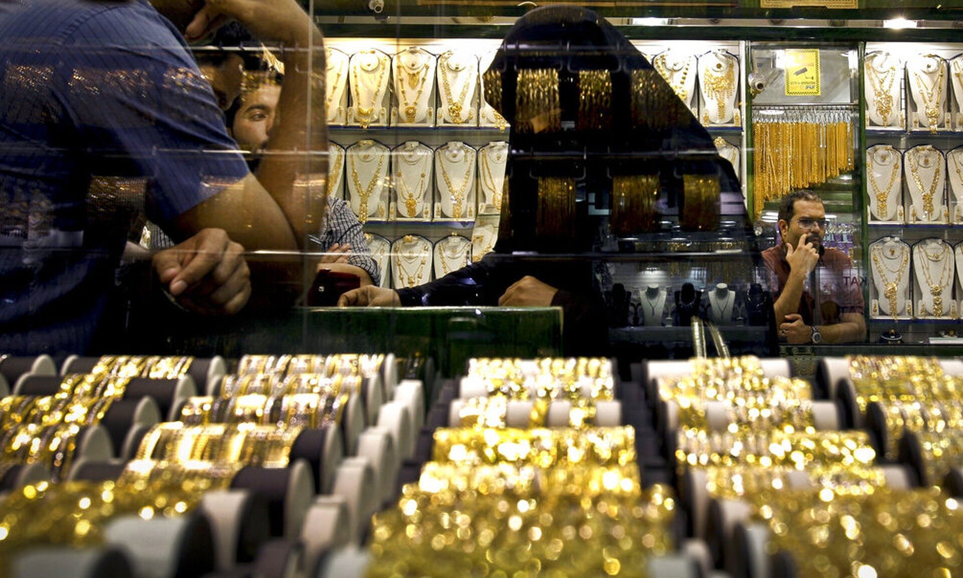 Ξέφρενη κούρσα στην τιμή του χρυσού με το βλέμμα στη Μέση Ανατολή - Ασφαλές καταφύγιο