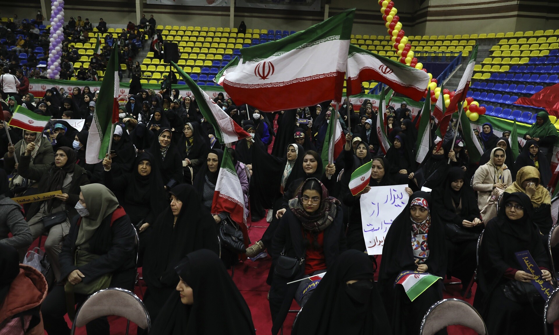 Ιράν: Η χώρα με τις δύο όψεις - Η άνοδος Χομεϊνί και οι εσωτερικές αναταραχές