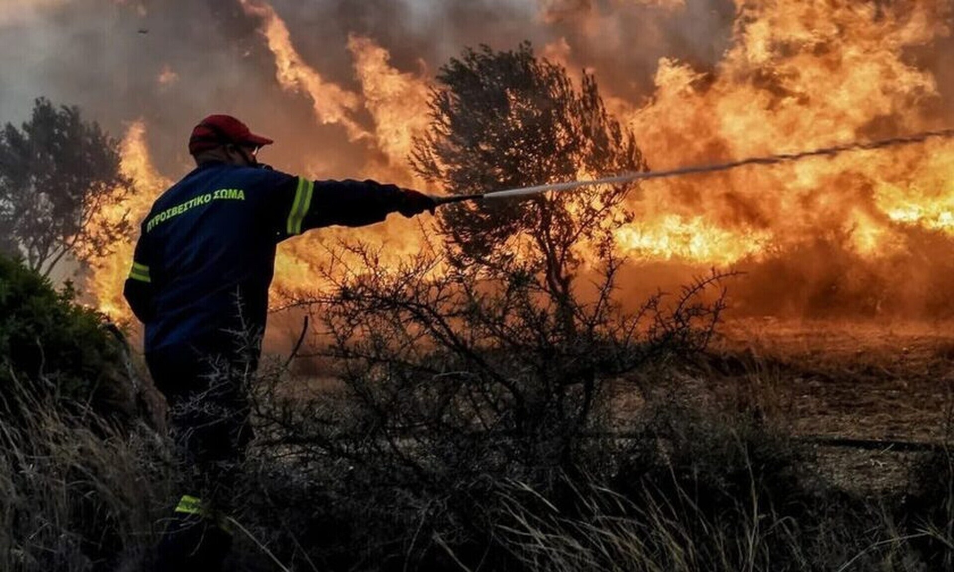 Οριοθετήθηκε η φωτιά στο δήμο Σπάτων - Αρτέμιδος