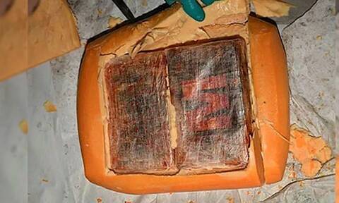 Βρετανοί αστυνομικοί βρήκαν το απίστευτο: Μέσα σε τυρί... έκρυβαν 216 κιλά κοκαΐνης
