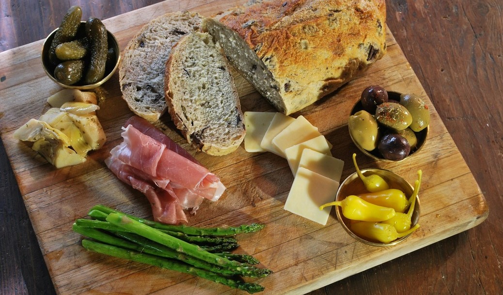 H Ούμπρια παράγει δικά της προϊόντα - ελαιόλαδο, προσούτο, μαύρη τρούφα και τυριά όπως το caciotta και το raviggiolo