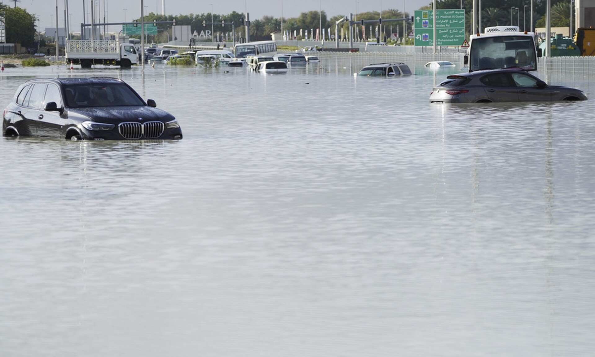 Θεομηνία στο Ντουμπάι: Βροχοπτώσεις δύο ετών σε 24 ώρες -Χάος στο αεροδρόμιο «Στριμωχτήκαμε σαν ζώα»