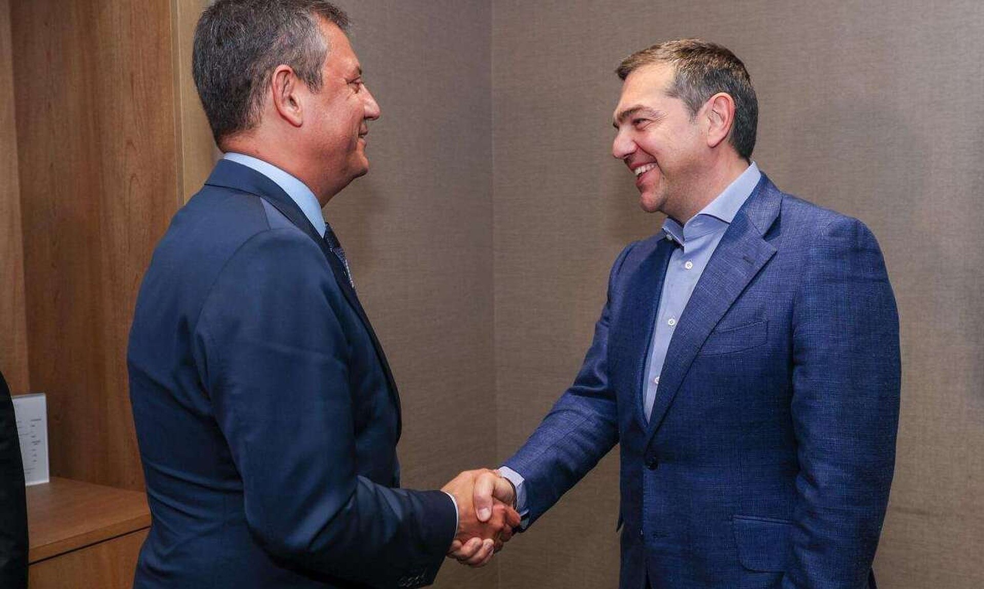 Ο Αλέξης Τσίπρας συναντήθηκε με τον πρόεδρο του CHP για την προώθηση του ελληνοτουρκικού διαλόγου