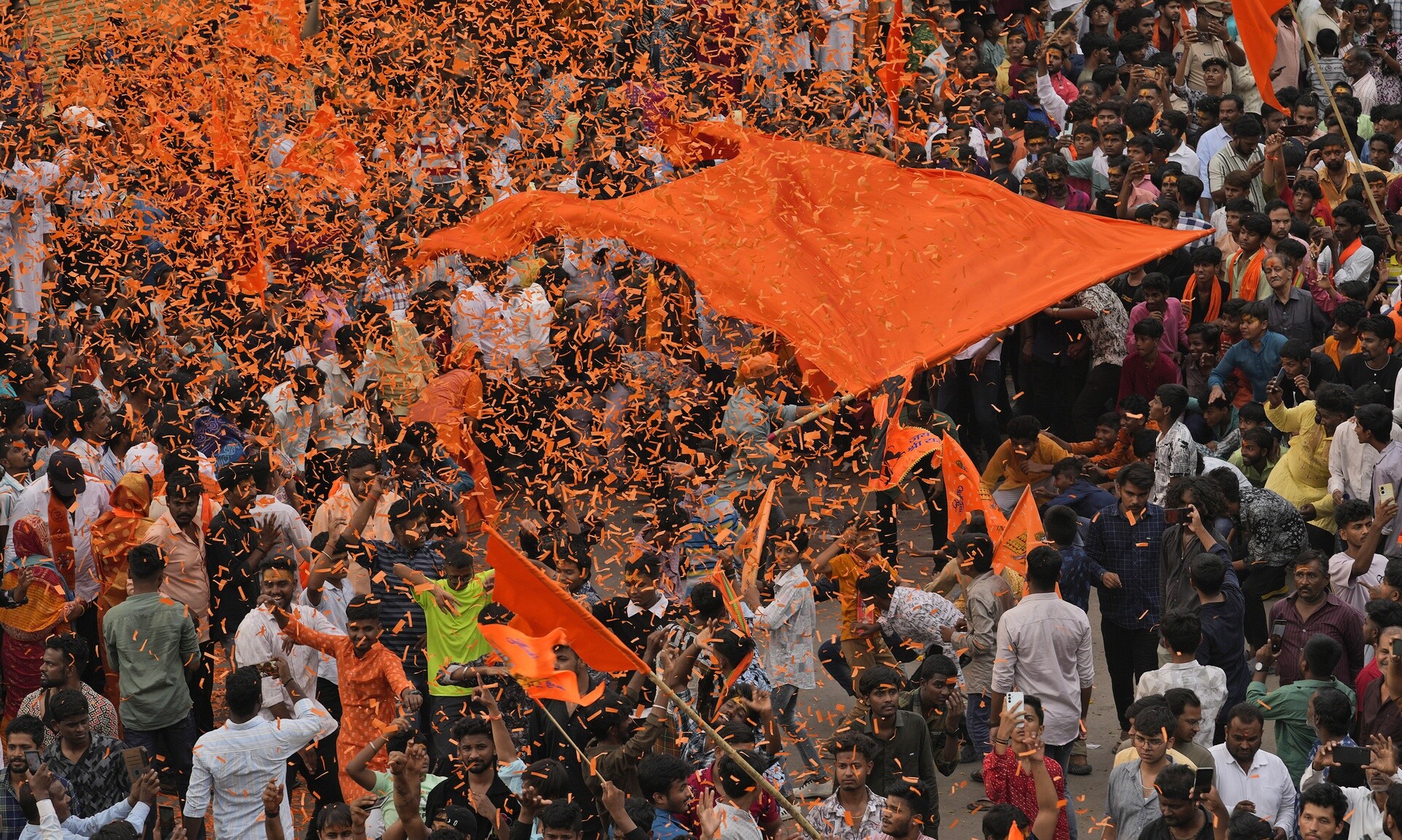 Ινδία: Φεστιβάλ για τα «γενέθλια» του Θεού Ράμα - Χρώματα και αρώματα στο Χαΐντεραμπάντ