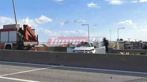 Σοβαρό τροχαίο στη γέφυρα Ρίου-Αντιρρίου: Οδηγός ΙΧ έπεσε πάνω στα κιγκλιδώματα