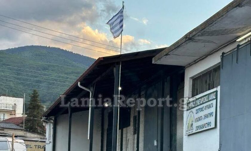 Σπερχειάδα: Άγνωστος ύψωσε σημαία της Χούντας