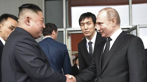 Ρωσία: Επίσκεψη υψηλόβαθμης αντιπροσωπείας από τη Βόρεια Κορέα - Aνησυχία στη Δύση