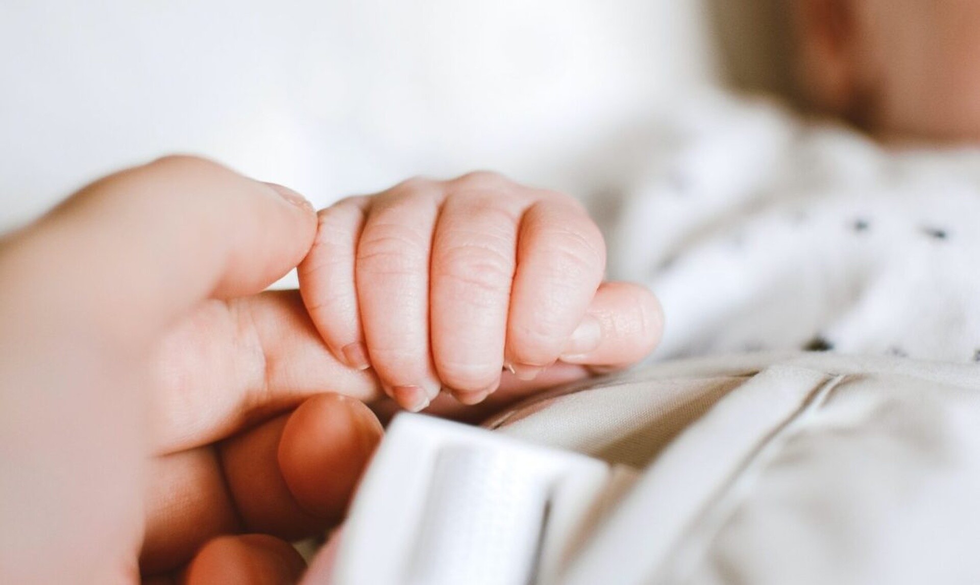 Θρίλερ στην Κω: Νεκρό μωρό ενός έτους  – Υπό κράτηση οι γονείς