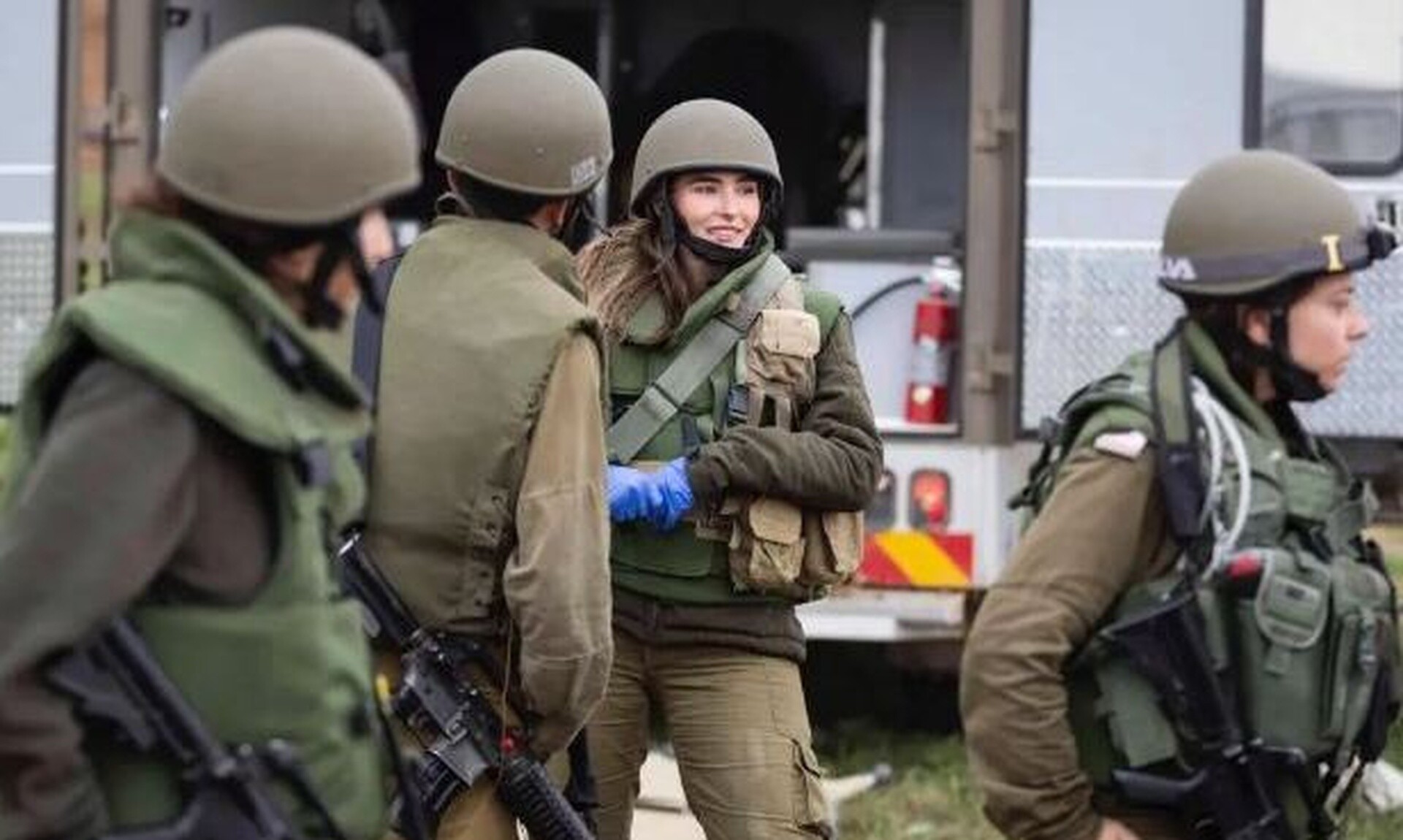 Νέα Υόρκη: Πρώην «Μις Ισραήλ» που υπηρέτησε στον πόλεμο δέχτηκε επίθεση απο οπαδό της Χαμάς
