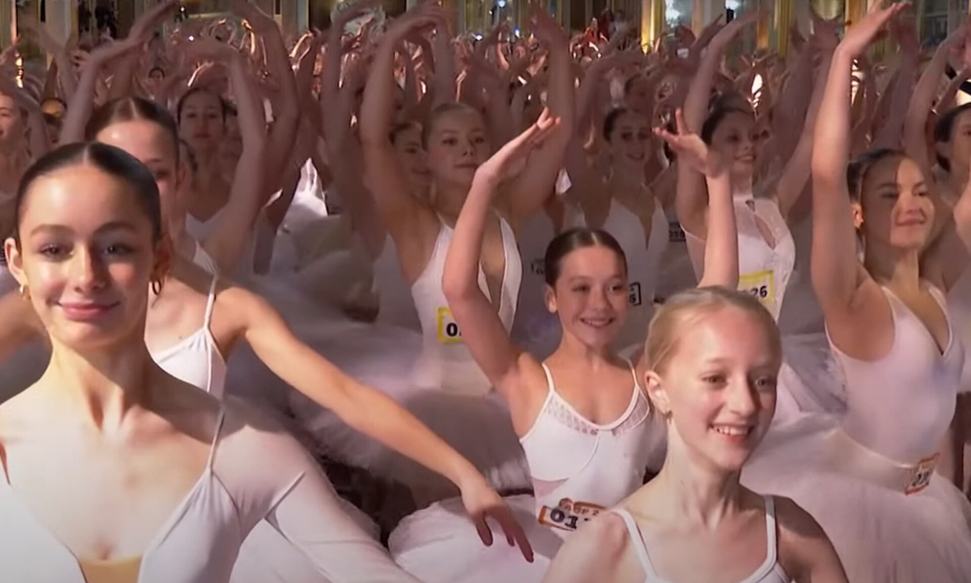 Ρεκόρ Γκίνες: 353 μπαλαρίνες χόρεψαν ταυτόχρονα σε ξενοδοχείο της Νέας Υόρκης (vid)
