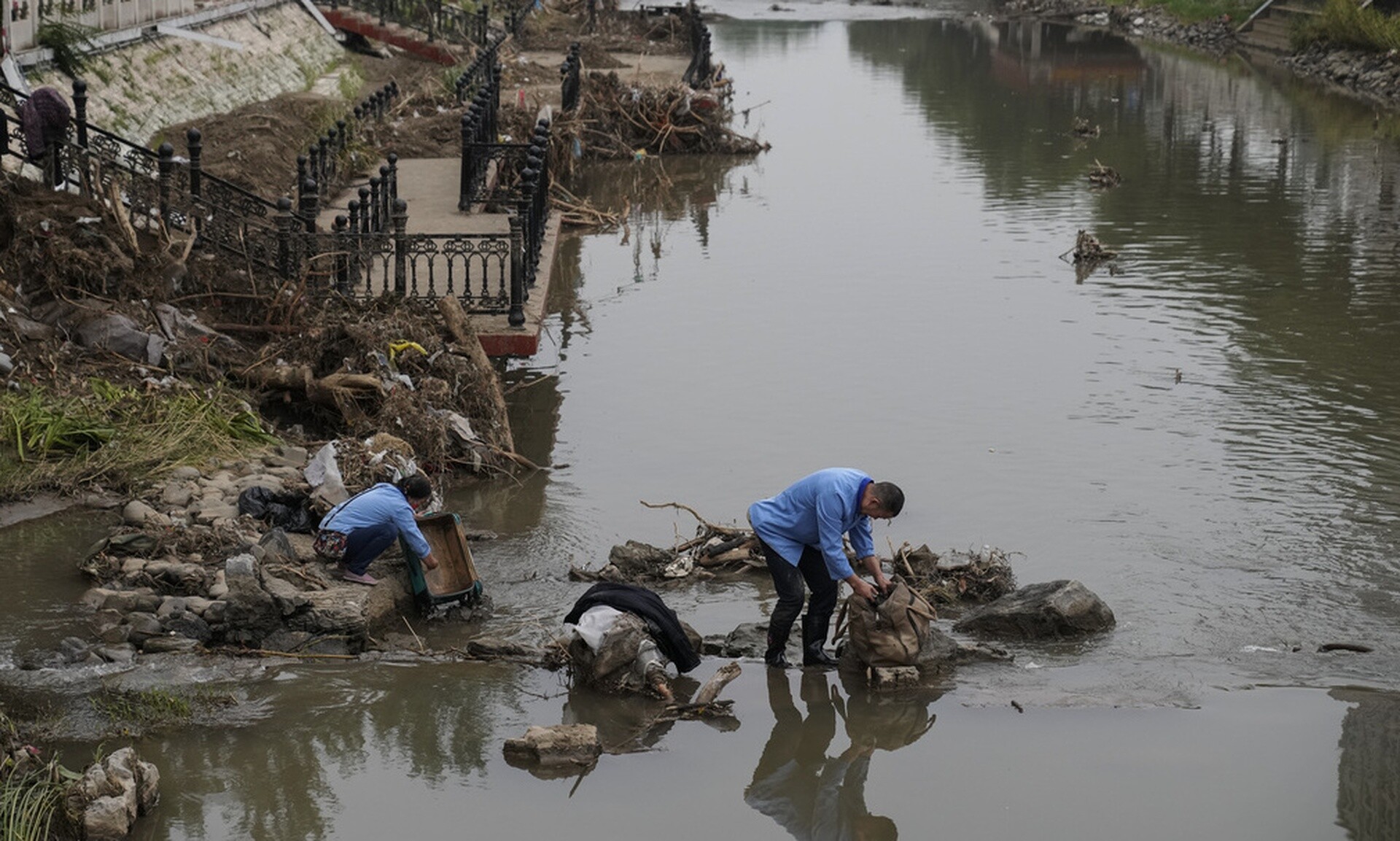 Πλημμύρες στην Κίνα: 4 νεκροί, αγνοούμενοι και χιλιάδες άστεγοι από την πρωτοφανή «θεομηνία»