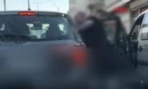Νέα Ιωνία: Απίστευτη επίθεση άνδρα οδηγού σε γυναίκα – Άνοιξε την πόρτα και της πέταξε αντικείμενο