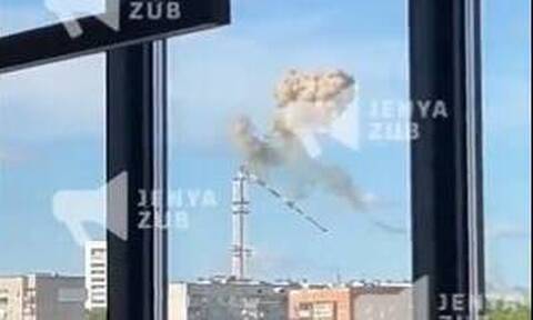 Ουκρανία: Στα δυο κόπηκε ο πύργος της τηλεόρασης μετά από ρωσική πυραυλική επίθεση στο Χάρκοβο