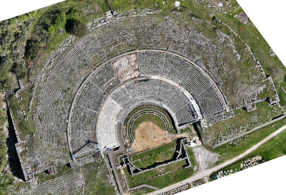Άποψη του Αρχαίου Θεάτρου Δωδώνης από ψηλά