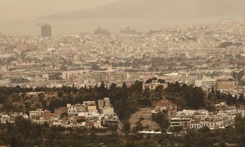 Καιρός: Η αφρικανική σκόνη «έπνιξε» την Αθήνα - Κρύφτηκε η Ακρόπολη
