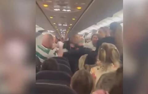 Χαμός σε πτήση προς Τουρκία - Επιβάτης ρίχνει μπουνιές σε αεροσυνοδούς και αστυνομικούς
