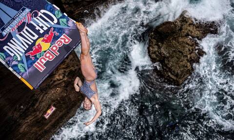 Πώς ένα απολύτως φυσικό περιβάλλον αποτελεί πρόκληση για έναν αθλητή του Red Bull Cliff Diving