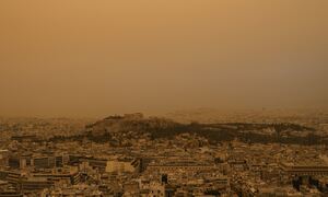 «Τα μνημεία της Αθήνας θυμίζουν σκηνές από τον Άρη» - Πώς «είδε» ο ξένος Τύπος την αφρικανική σκόνη