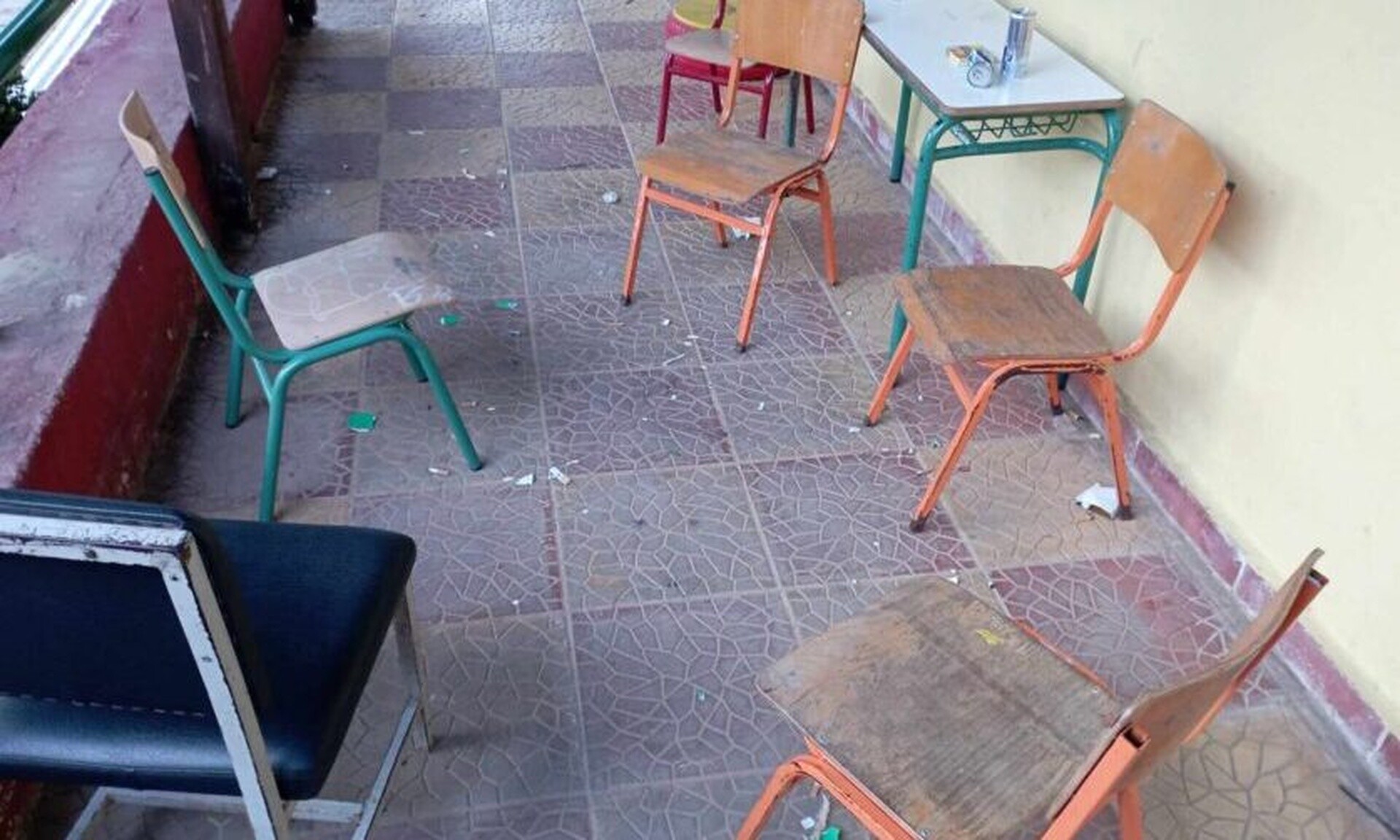 Βόλος: Κάμερες κατέγραψαν βανδαλισμό σε σχολείο - Οι καταστροφές που προκάλεσαν