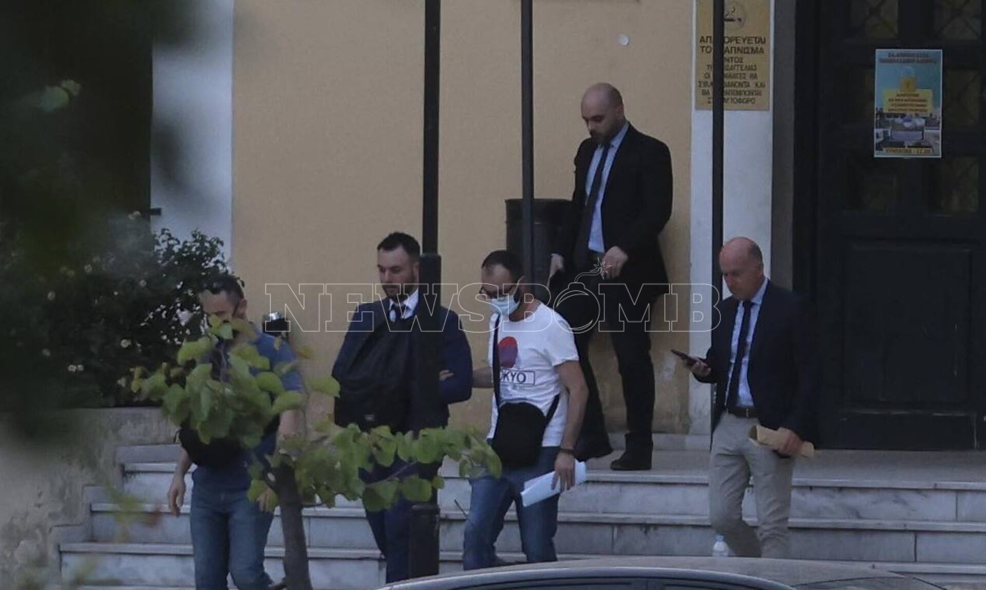 Κινδυνεύει με 10ετή κάθειρξη ο Κωνσταντίνος Φλώρος για τον ξυλοδαρμό Γραμμένου – Απολογείται σήμερα