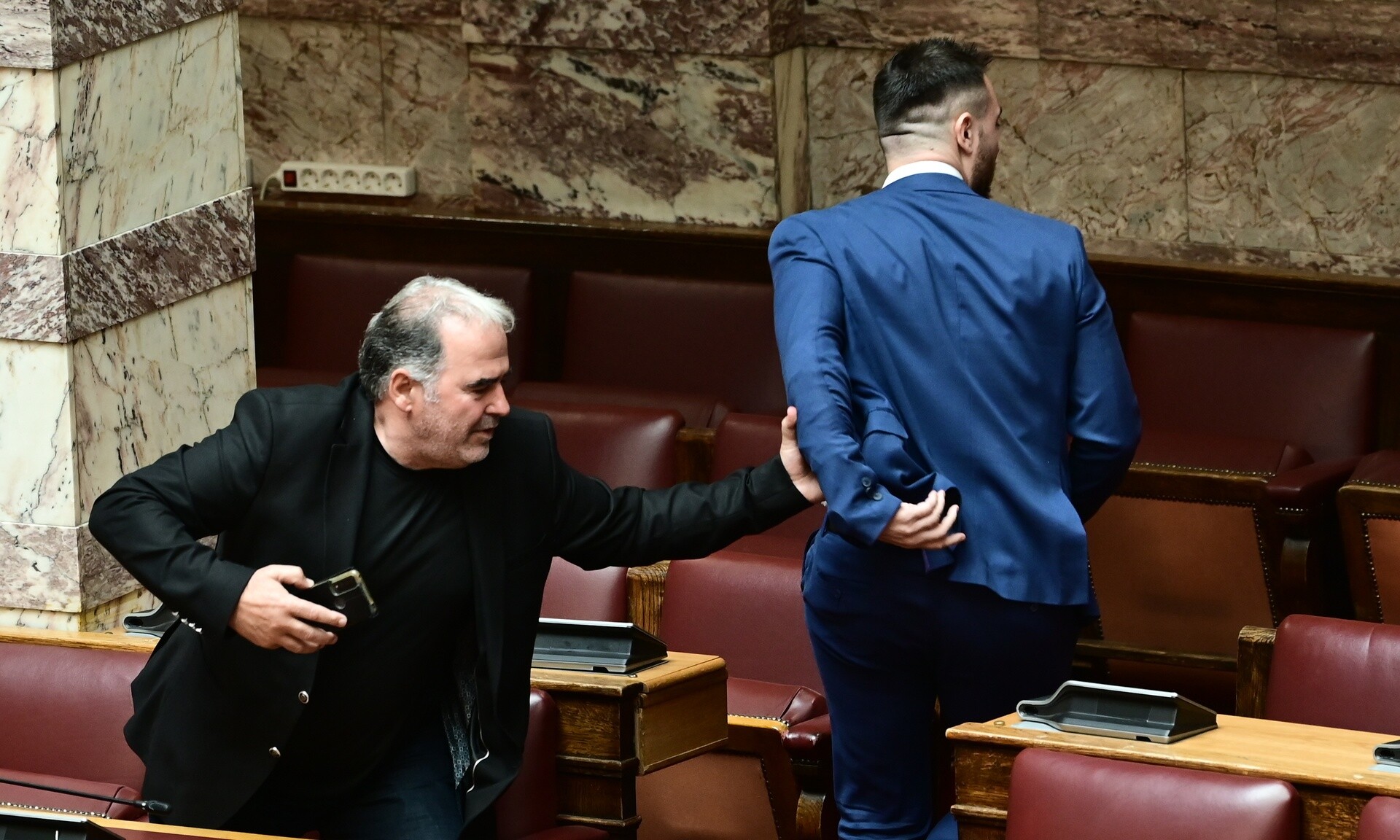 Σιμόπουλος: «Σε έξαλλη κατάσταση ο Κωνσταντίνος Φλώρος» - Πώς περιέγραψε την επίθεση στη Βουλή