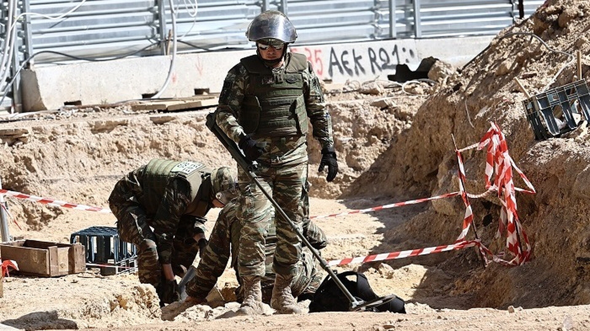 Ελληνικό: Εκατοντάδες βόμβες του Β' Παγκόσμιου βρέθηκαν θαμμένες στο πρώην αεροδρόμιο