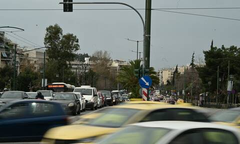 Κίνηση: Απροσπέλαστο το κέντρο της Αθήνας λόγω βλάβης αγωγών - Ποιοί δρόμοι είναι κλειστοί