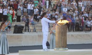 Παναθηναϊκό Στάδιο: Η Αθήνα παρέδωσε την Ολυμπιακή Φλόγα στους Γάλλους - LIVE