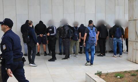 Δολοφονία Λυγγερίδη: Ελεύθεροι οι 7 από τους 67 συλληφθέντες - Κατά ομάδες οι απολογίες