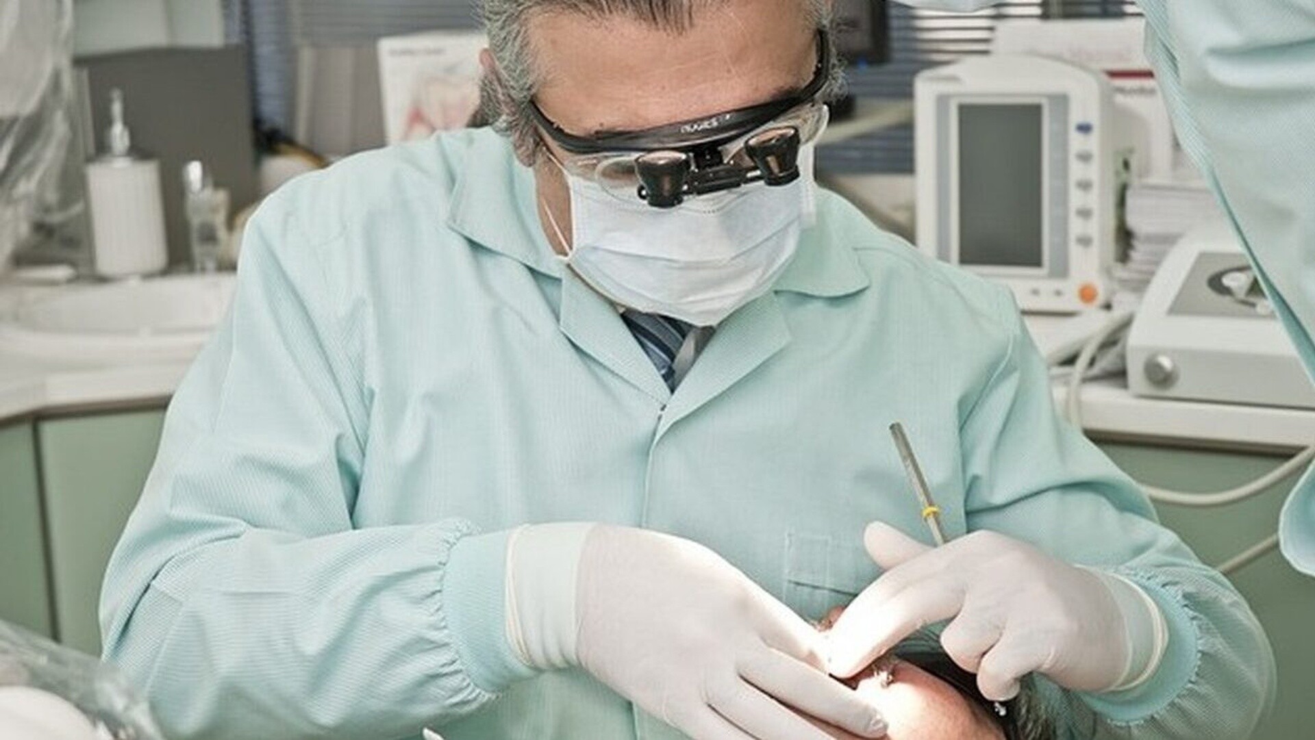 Ηλιούπολη: Οκτώ μήνες με αναστολή στον «μαϊμού» οδοντοτεχνίτη που παρίστανε τον οδοντίατρο