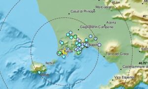 Σεισμός στην Ιταλία: Οι κάτοικοι βγήκαν από τα σπίτια τους