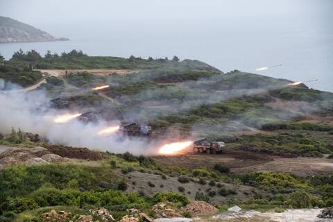 «Φωτιά και ατσάλι» στη Ροδόπη από βολές του πυροβολικού - Δείτε εικόνες