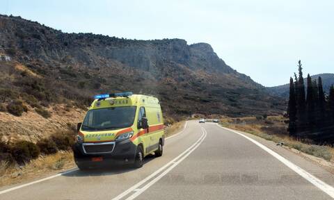 Κρήτη: Βράχος έπεσε πάνω σε αυτοκίνητο - Τραυματίστηκαν μητέρα, παιδί και μια γυναίκα