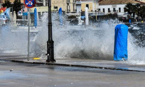 Λυσσομανάει ο άνεμος στο Αιγαίο -  Ριπές που έφτασαν τα 106 χιλιόμετρα την ώρα