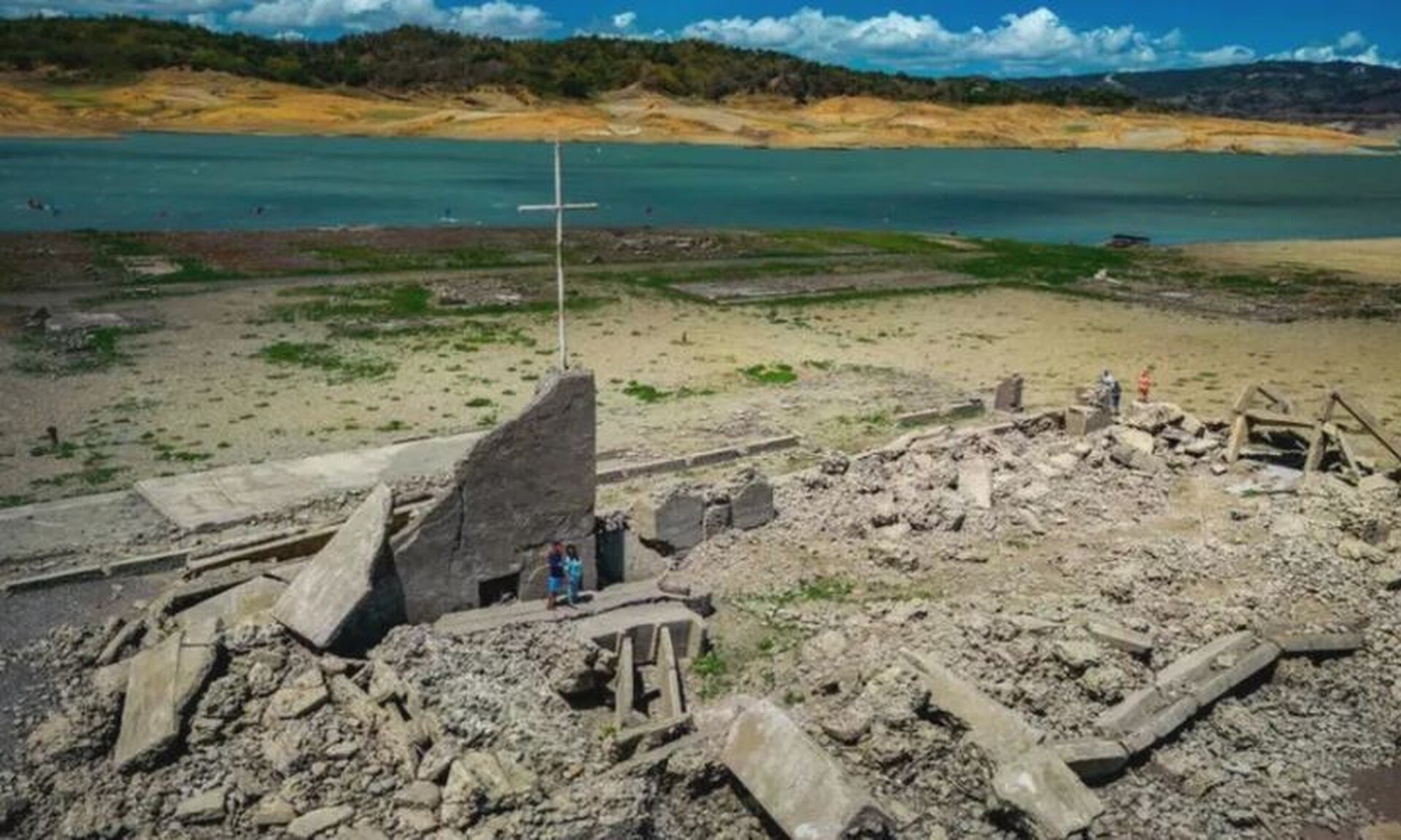 Φιλιππίνες: Πόλη αναδύθηκε από το νερό μετά απο 300 χρόνια, λόγω ξηρασίας