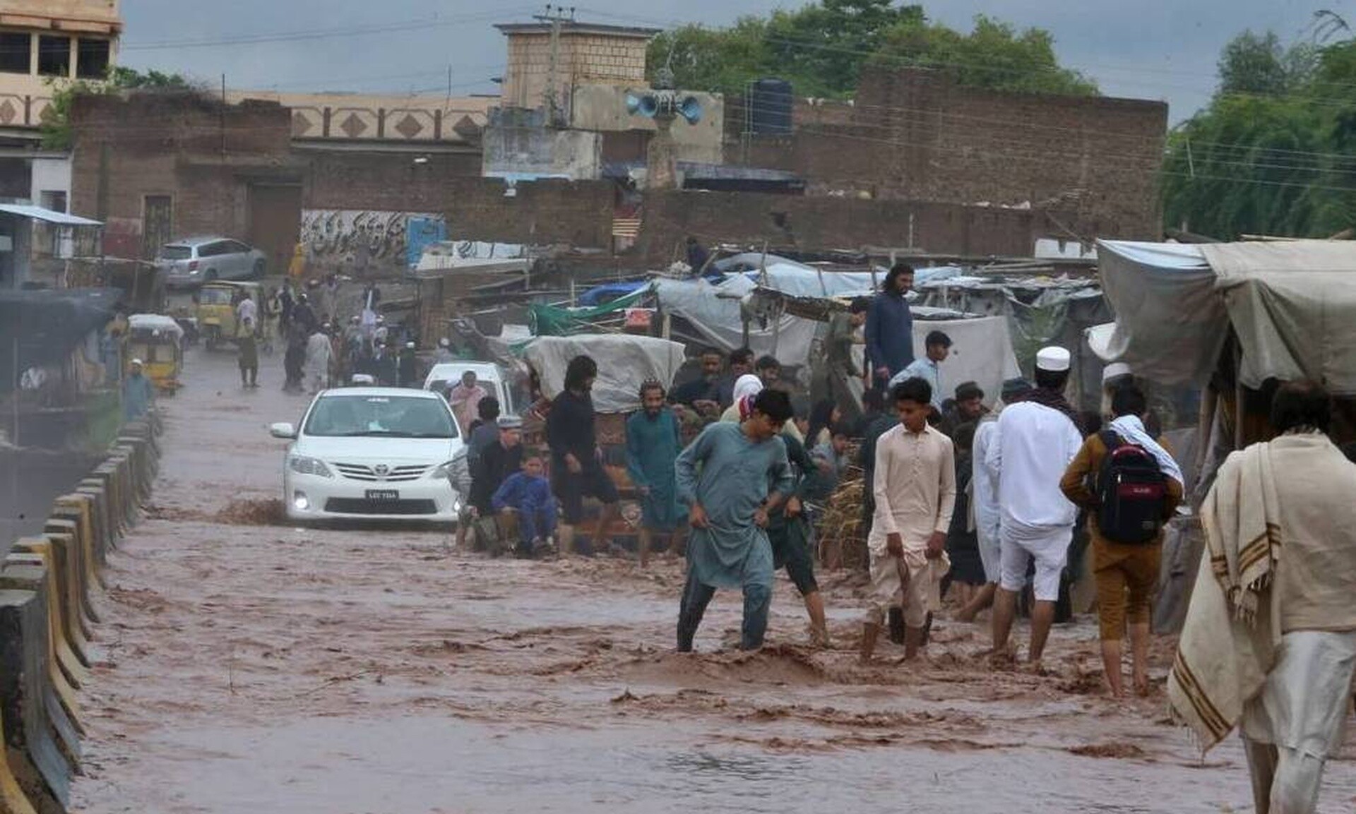 Πακιστάν: Τουλάχιστον 143 άνθρωποι έχασαν τη ζωή τους τον Απρίλιο λόγω των ισχυρών βροχοπτώσεων