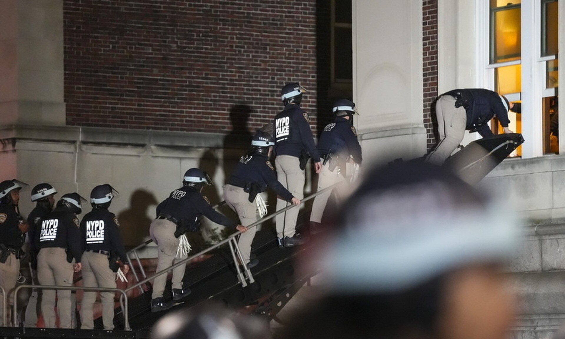 Όλα τα βίντεο από την αστυνομική εισβολή στο πανεπιστήμιο Κολούμπια: Καρέ -καρέ η επιχείρηση
