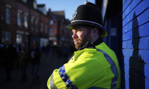 Η συζήτηση άνοιξε: Οι αστυνομικοί στην Αγγλία πρέπει να οπλοφορούν - «Το έγκλημα μας ξεπερνά»