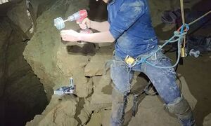 Εξερευνητές έριξαν μια κάμερα μέσα στο βαθύτερο σπήλαιο των ΗΠΑ και έμειναν άφωνοι με όσα είδαν