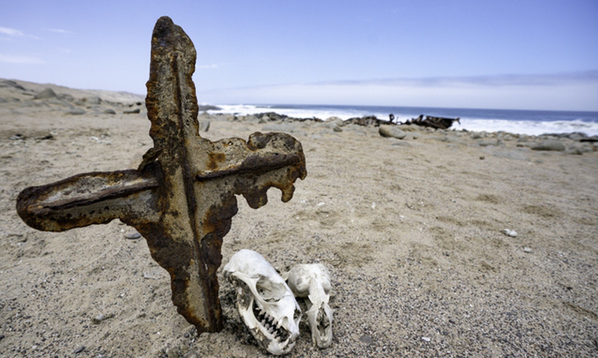 Οι Πύλες της Κολάσεως: Η παραλία με τους σκελετούς και τα ναυάγια που δεν πατάει άνθρωπος