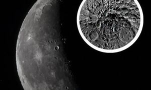 Ινδοί επιστήμονες ανακάλυψαν νερό στη Σελήνη