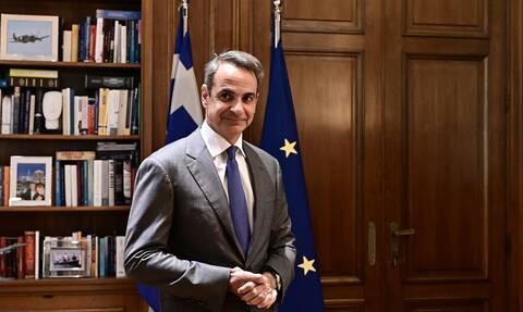 PM Mitsotakis attends liturgy at Athens Cathedral