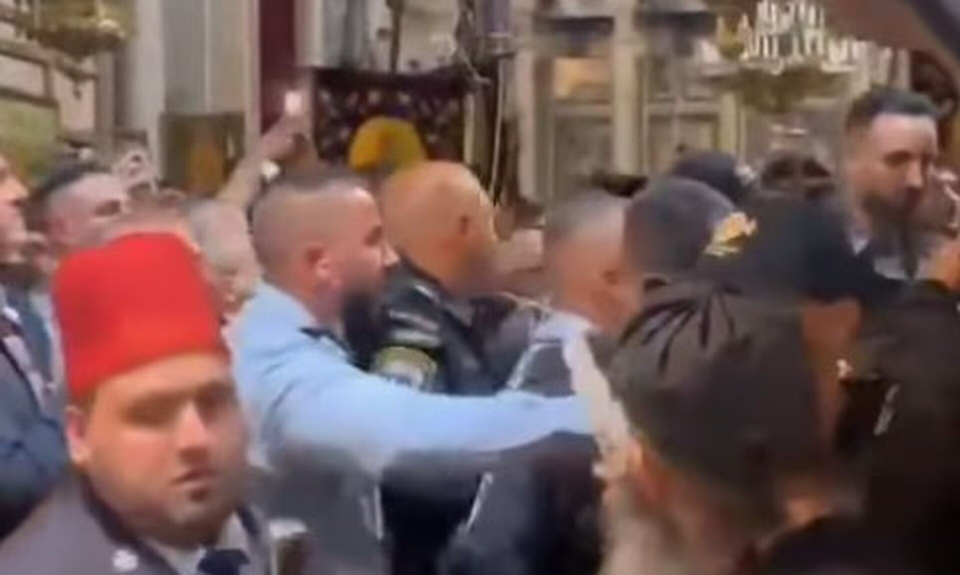 Οι ισραηλινές Αρχές συνέλαβαν τον φρουρό του Έλληνα πρόξενου στην αφή του Αγίου Φωτός (vid)