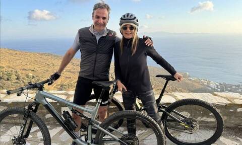 Κυριάκος Μητσοτάκης: Ποδηλατάδα με τη Μαρέβα μετά το πασχαλινό τραπέζι - «Βοηθάει και στη χώνεψη»
