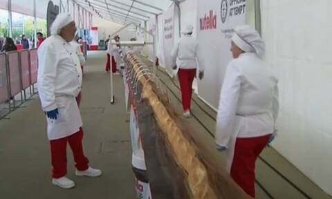 Ρεκόρ Γκίνες: Γάλλοι αρτοποιοί έψησαν τη μεγαλύτερη μπαγκέτα στον κόσμο - Εντυπωσιακό βίντεο