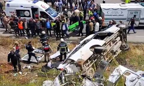 Τραγωδία στην Τουρκία: Οκτώ νεκροί και ένδεκα τραυματίες μετά από σύγκρουση μπετονιέρας με λεωφορείο